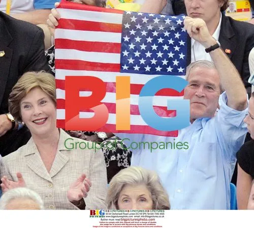 Bush Family Cheers Phelps' Gold Medal