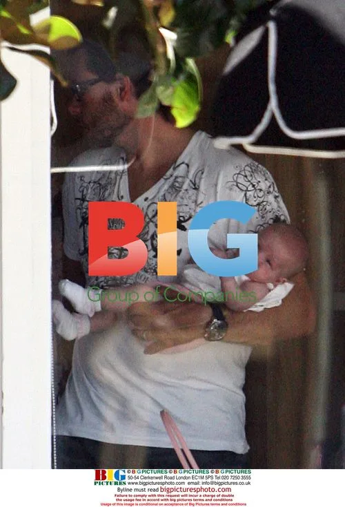 Tori Spelling and Dean McDermott with babies
