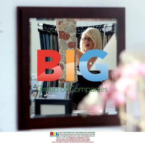 Tori Spelling and Dean McDermott Shopping