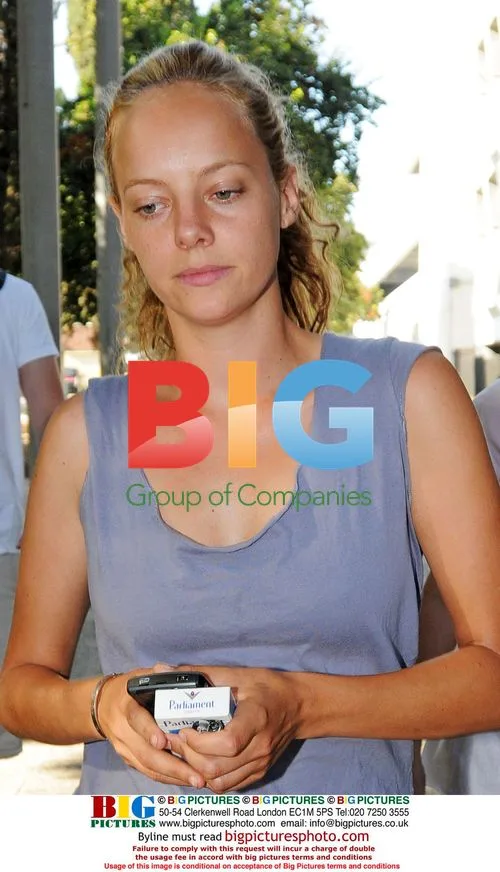 Bijou Phillips visits sister Mackenzie Phillips at police station
