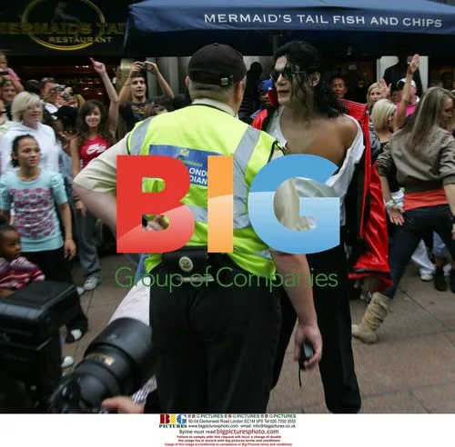 Michael Jackson impersonator leads tribute