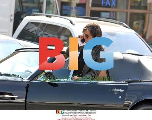 Olivier Martinez has lunch with friend