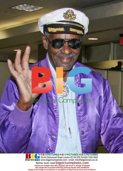 Chuck Berry Signs Autographs at LAX