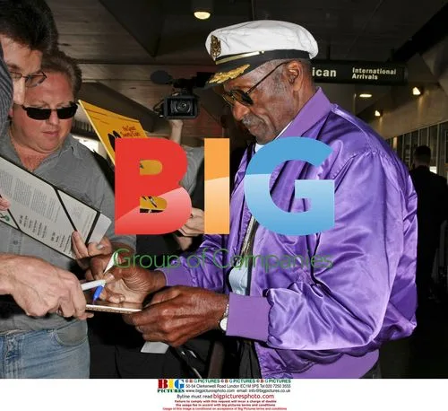 Chuck Berry Arrives at LAX and Departs