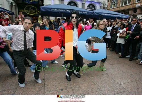 Michael Jackson impersonator Navi performs "Thriller"