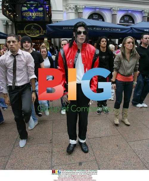 Michael Jackson impersonator 'Navi' in Thriller tribute
