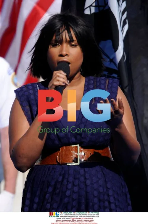 Jennifer Hudson sings National Anthem at DNC