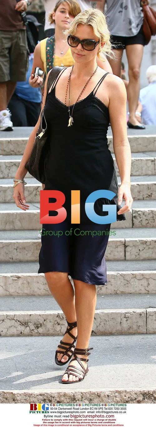 Charlize Theron Lunches with Mom at Hotel Cipriani
