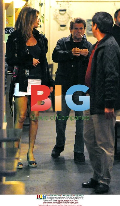 Joe Pesci and Angie Everhart have romantic dinner