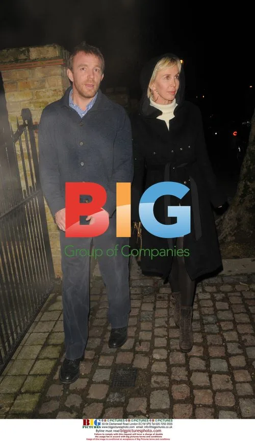 Freud hosts dinner party with celebrities