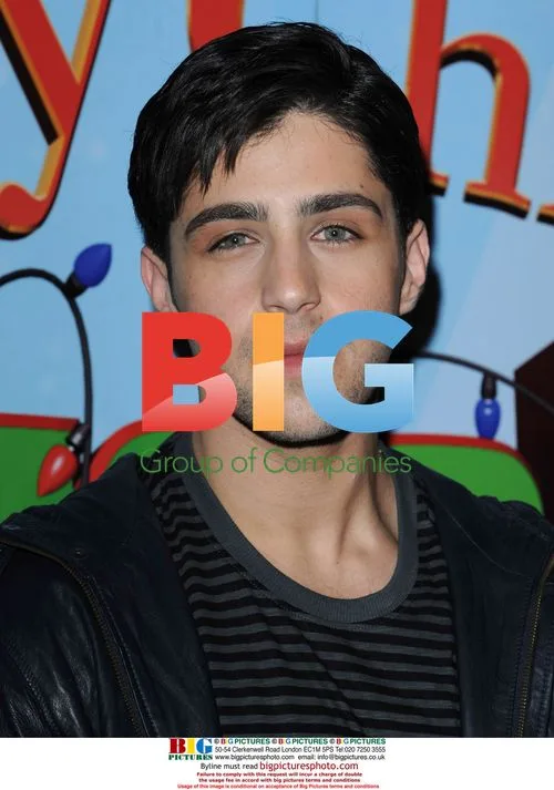 UK & Ireland Premiere of "Merry Christmas, Drake & Josh"