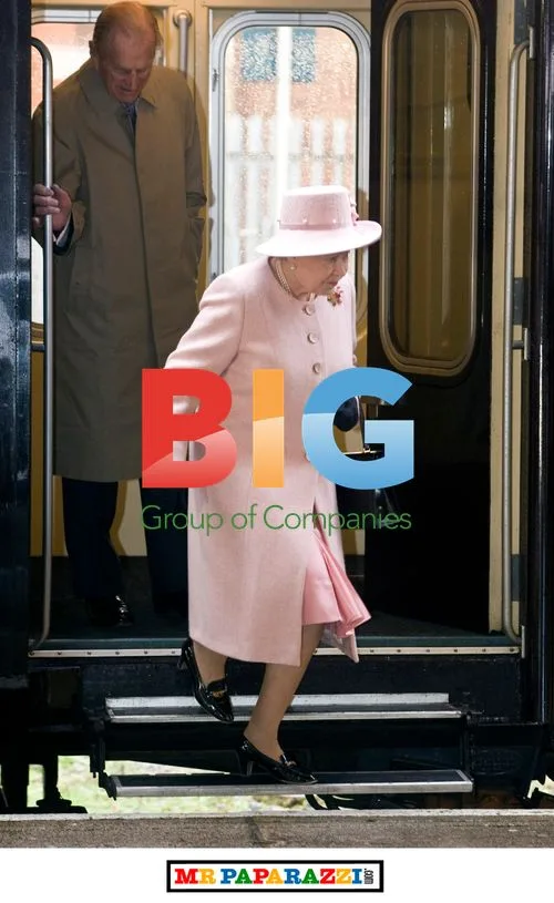 Queen Elizabeth II at Leicester Train Station