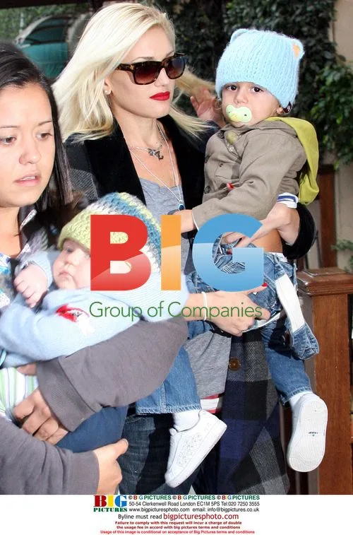 Gwen Stefani with kids leaving Doctor's appointment