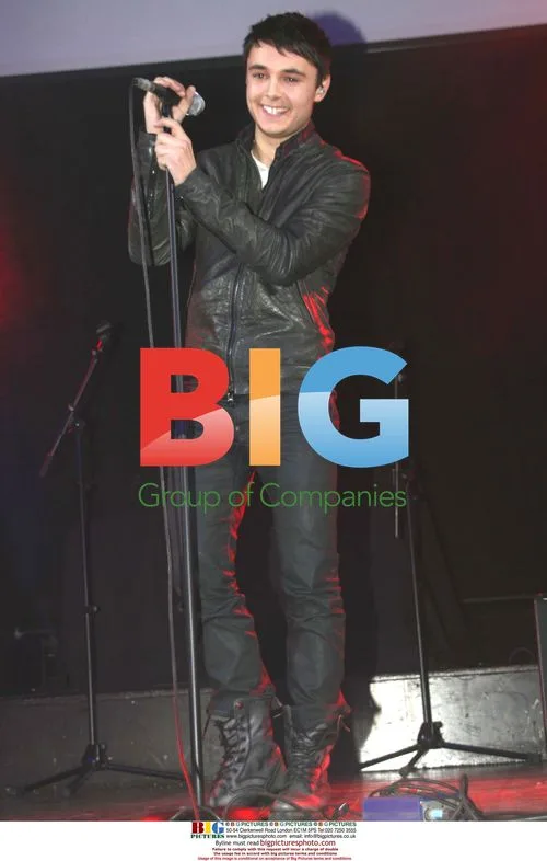 Celebrities at 2008 Cash for Kids Jingle Ball Rock