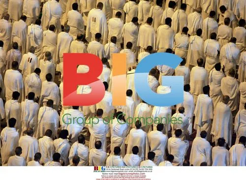 Muslim pilgrims perform Fadjr prayer in Mecca