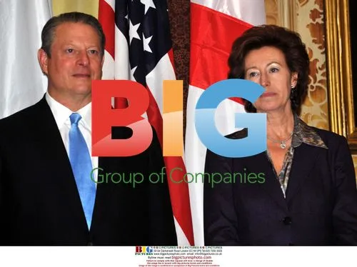 Al Gore receives honorary citizenship in Milan
