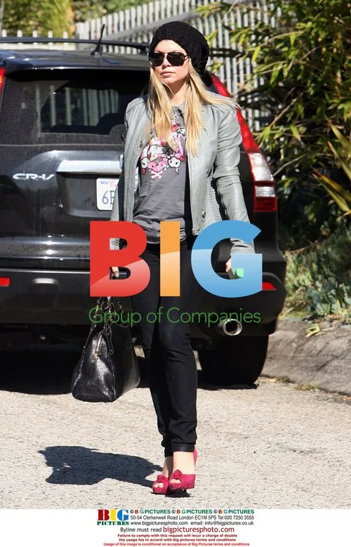 Fergie arrives at Burbank Studio in limo