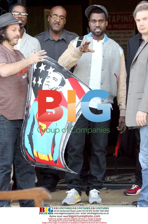 Kanye West receives photo of Obama from designer