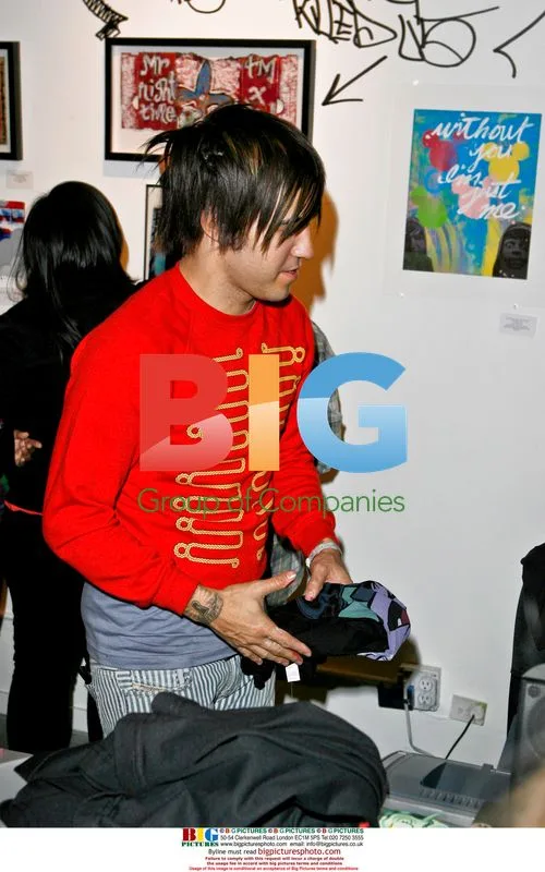 Pete Wentz attends friend's art exhibition