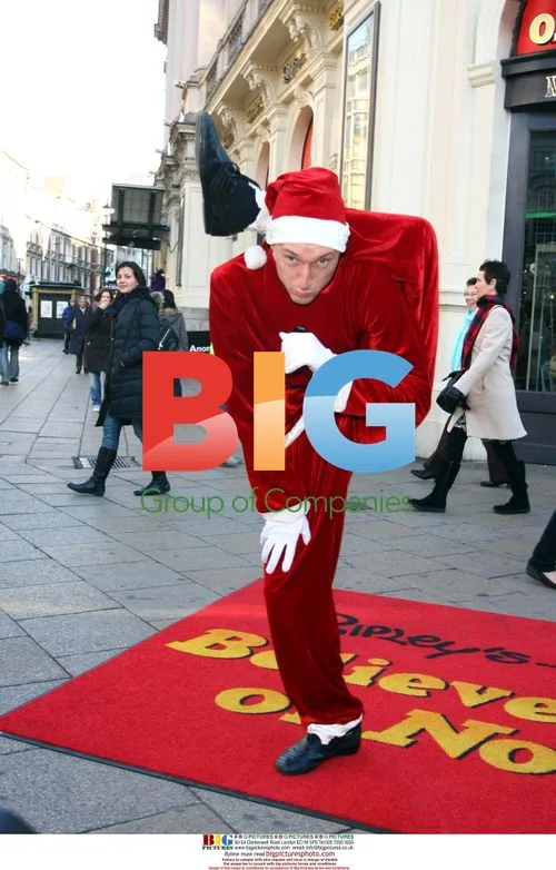 Weird Christmas Acts at Ripley's