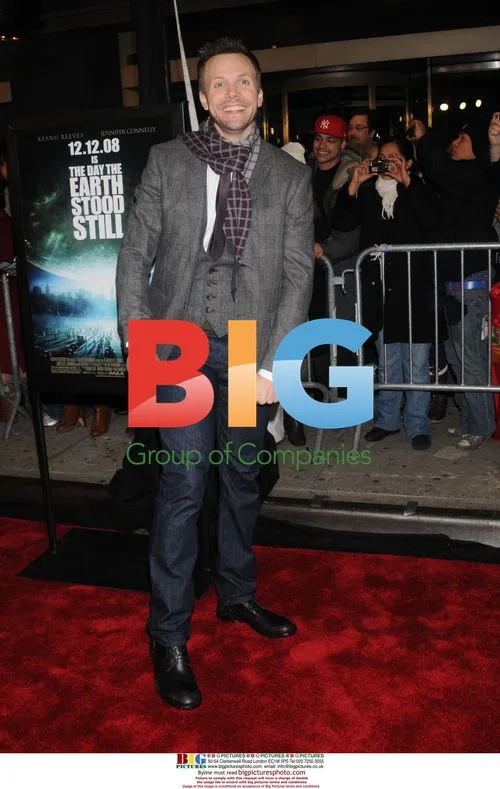 Joel McHale at 'The Day the Earth Stood Still' premiere