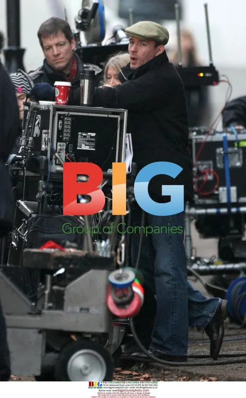 Guy Richie on Sherlock Holmes set with Downey & Law