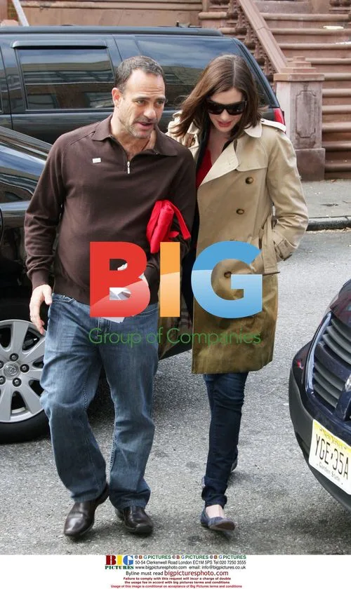 Anne Hathaway promotes Food Bank program