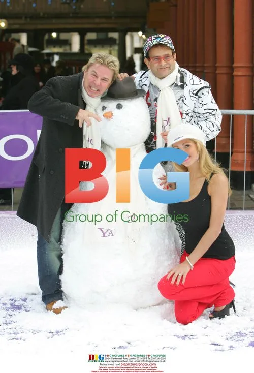 "I'm a Celeb" Contestants Snowball Fight