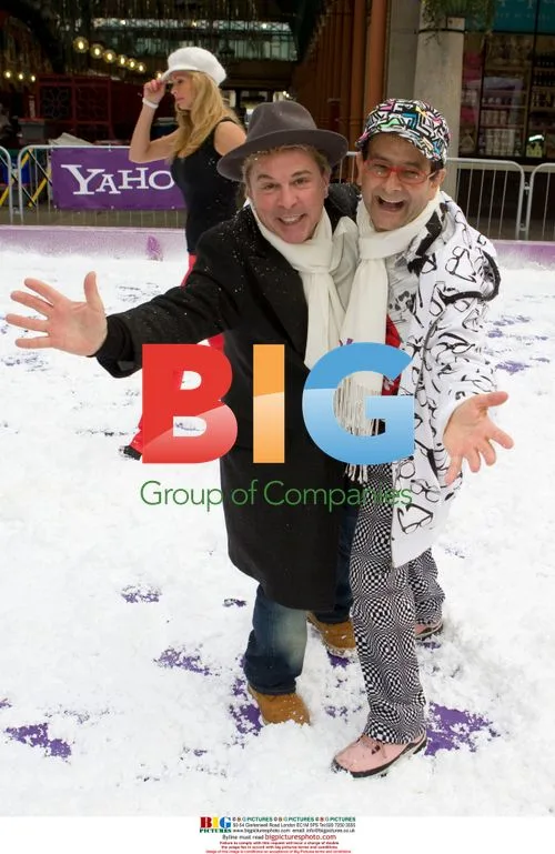 "I'm a Celeb" Contestants Throw Snowballs