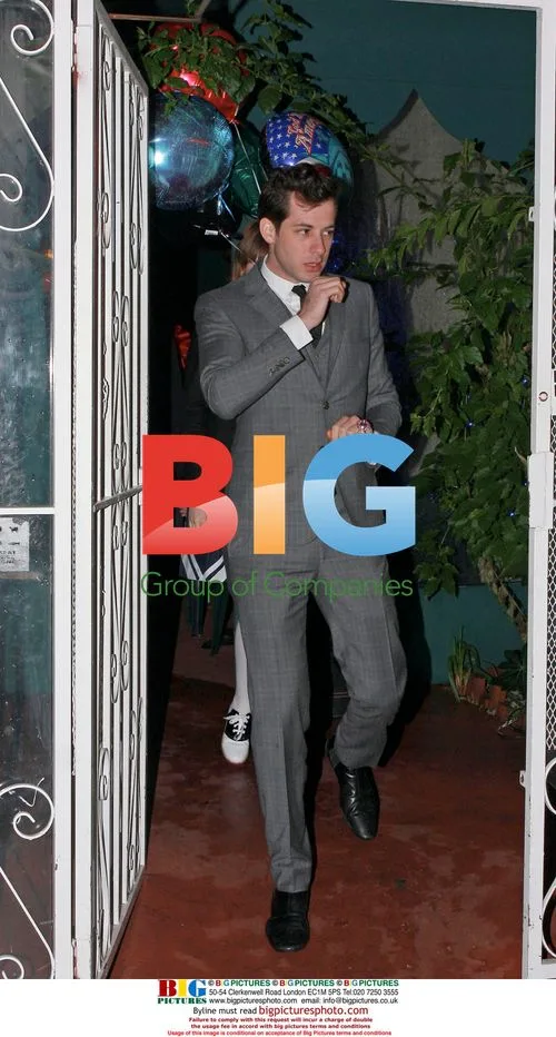 Lindsay Lohan and Samantha Ronson leave restaurant