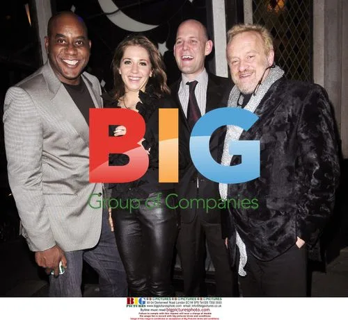 Celeb Chefs Pose Outside The IVY Restaurant
