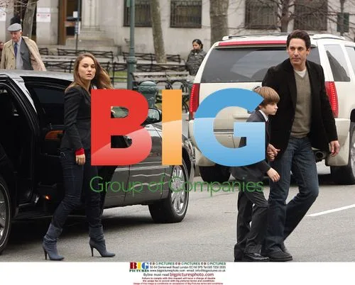 Natalie Portman, Charlie Tahan, and Scott Cohen on set