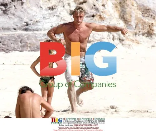 Dolph Lundgren shows karate to daughter
