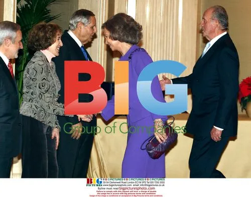 King and Queen of Spain Meet with Administrators