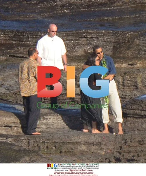Obama and family hold private memorial in Hawaii