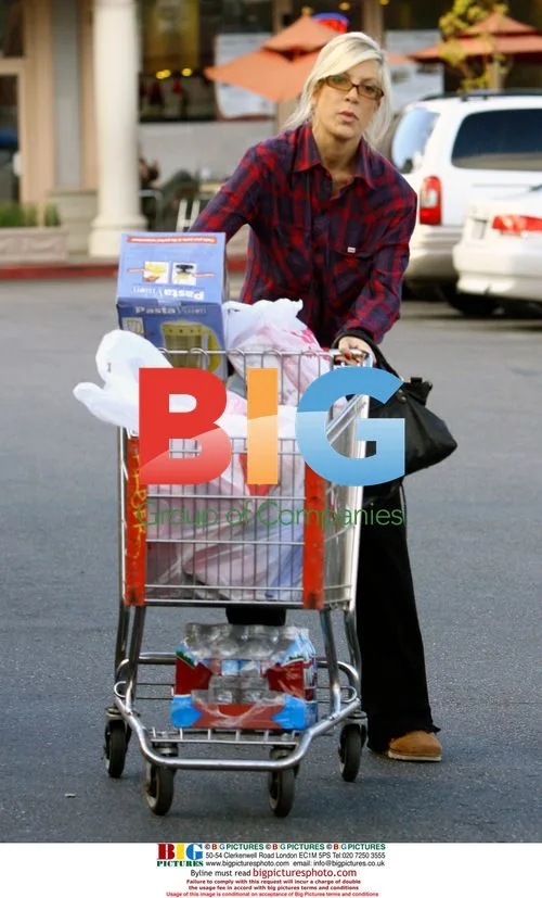 Tori Spelling Shopping for New Home