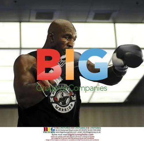 Evander Holyfield vs Nikolai Valuev WBA Heavyweight Title Fight