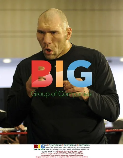 Nikolai Valuev vs Evander Holyfield Title Fight