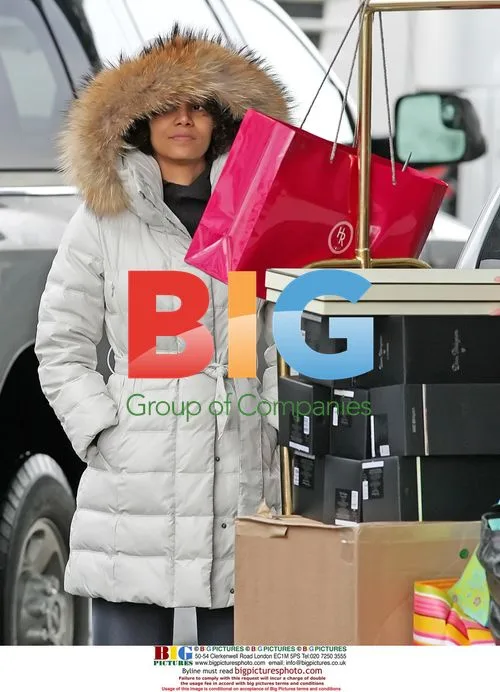 Halle Berry Gifts Crew on Movie Set