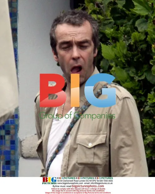 John Hannah and family enjoy beach lunch in Miami