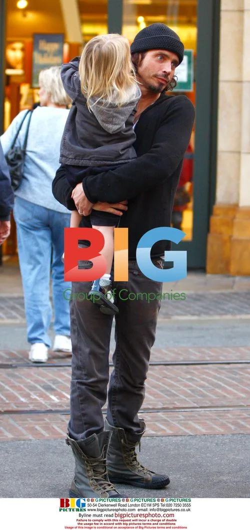 Chris Cornell shopping with family