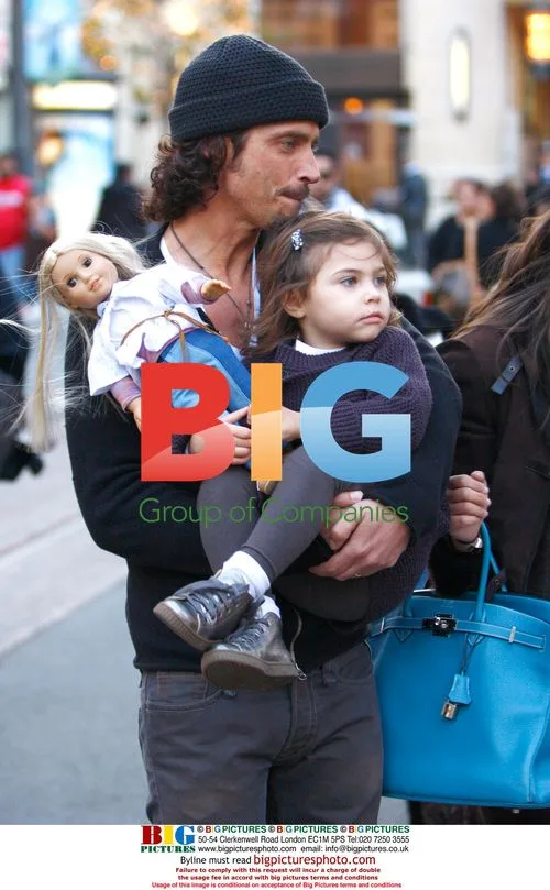 Chris Cornell shopping with family