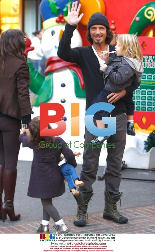Chris Cornell Shopping with Family