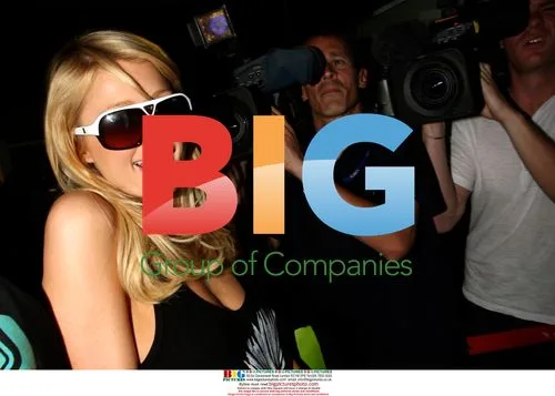Paris Hilton and friends arrive in Sydney