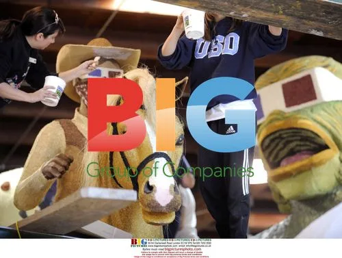 Volunteers Decorate Floats for Rose Parade