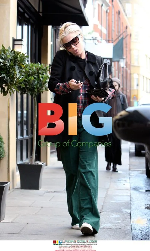 Tamara Beckwith shopping in London