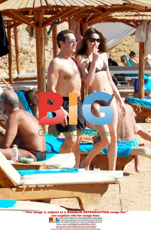 Sarkozy and Bruni on beach in Egypt