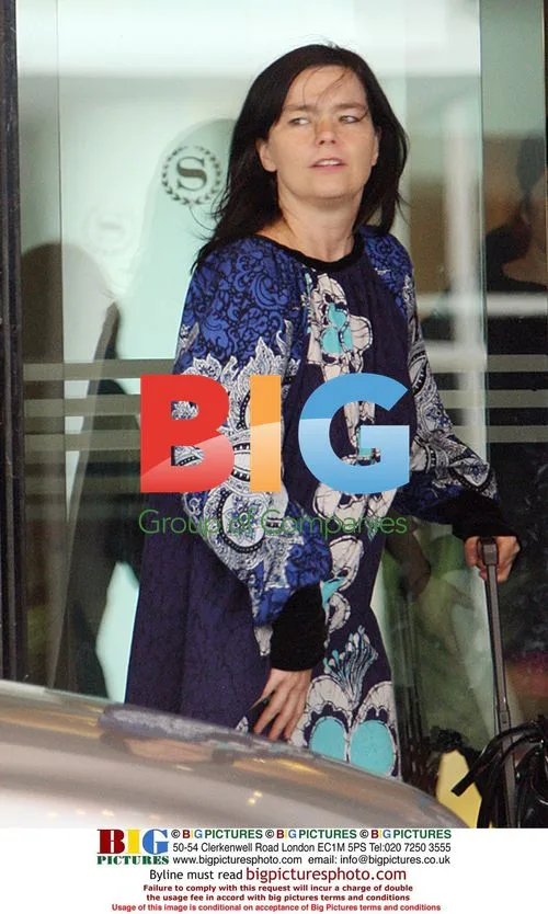 Bjork Leaves Hotel in Perth