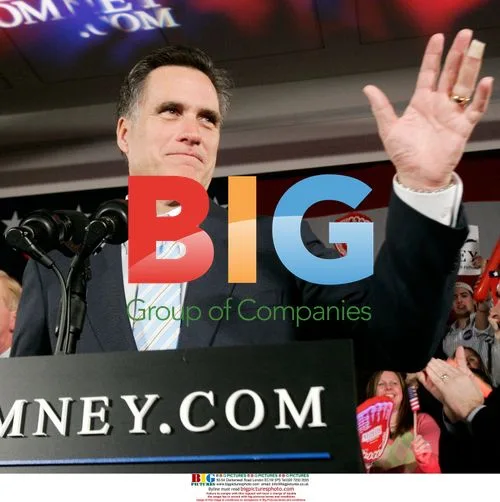 Mitt Romney Waves to Crowd on Super Tuesday