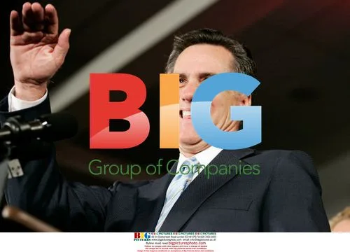 Mitt Romney Waves to Crowd on Super Tuesday